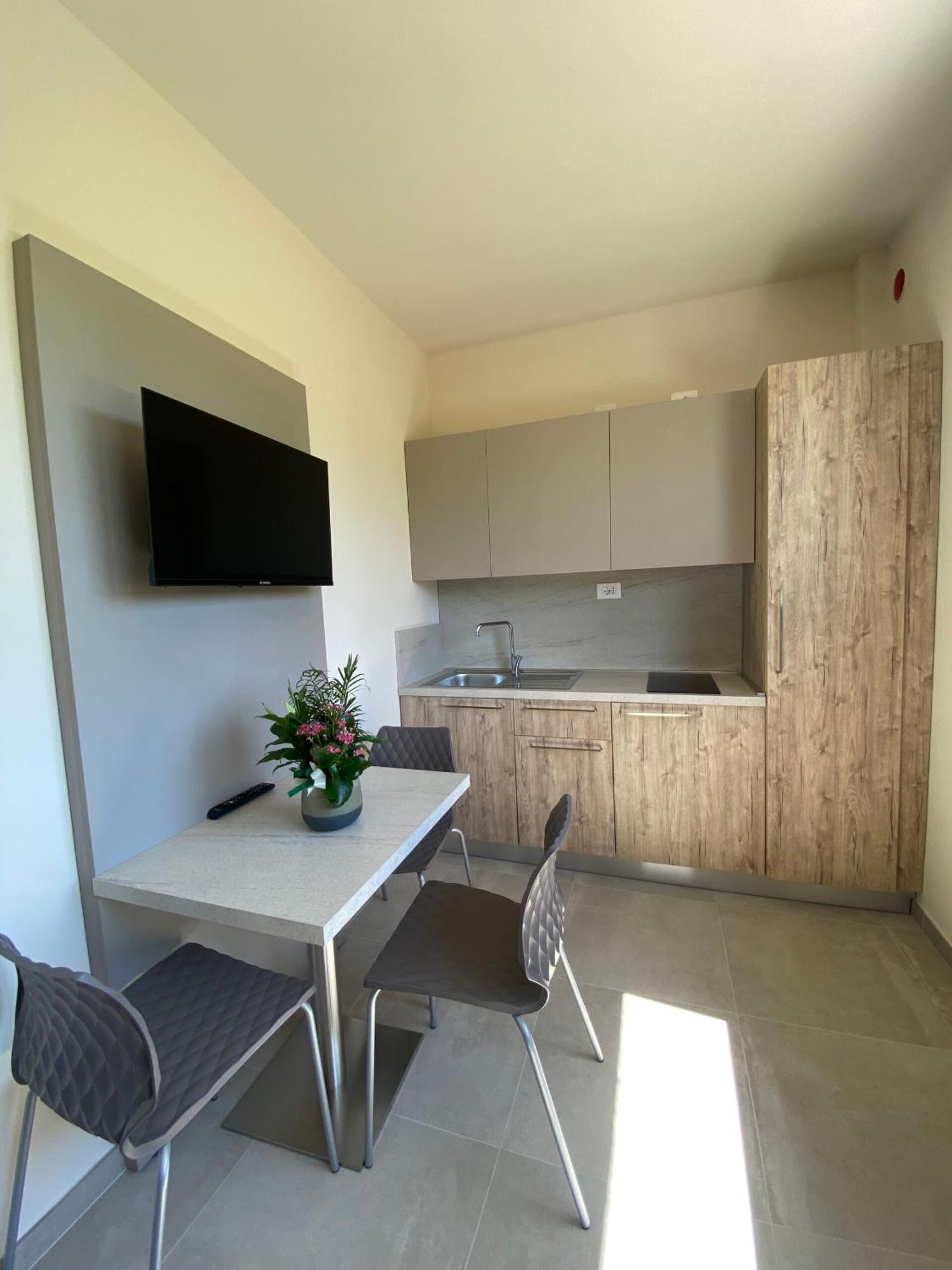 Residence Montefeltro La Torraccia ภายนอก รูปภาพ