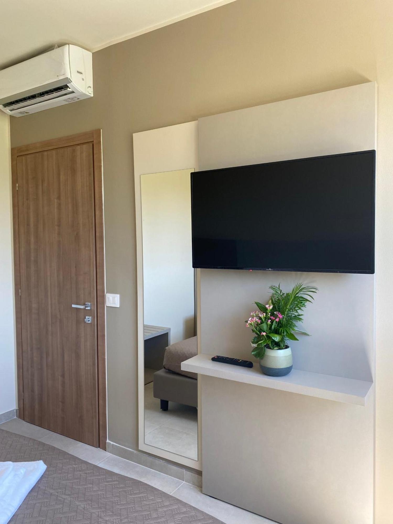 Residence Montefeltro La Torraccia ภายนอก รูปภาพ